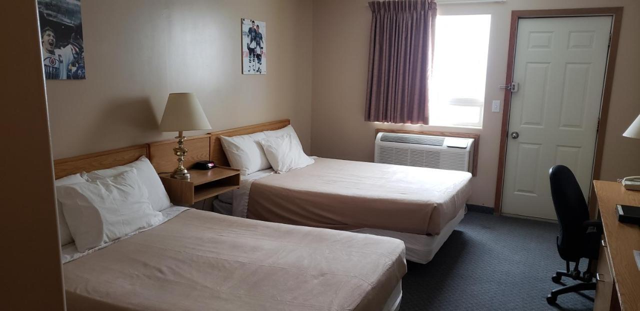 Travel-Inn Resort & Campground サスカトゥーン エクステリア 写真